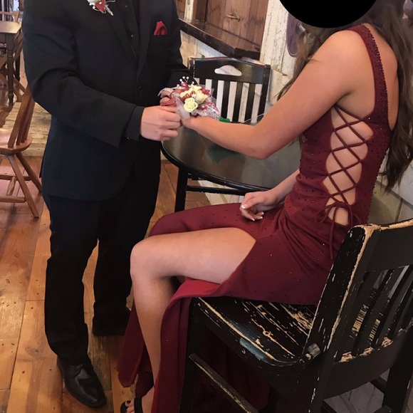 Size 2 maroon Jovani prom dress! - Picture 4 of 6